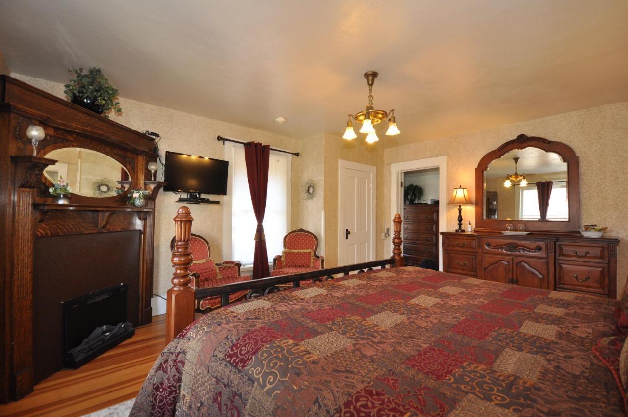 Avenue Hotel Bed And Breakfast Маниту Спрингс Екстериор снимка