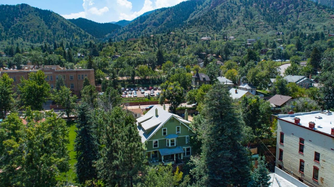 Avenue Hotel Bed And Breakfast Маниту Спрингс Екстериор снимка
