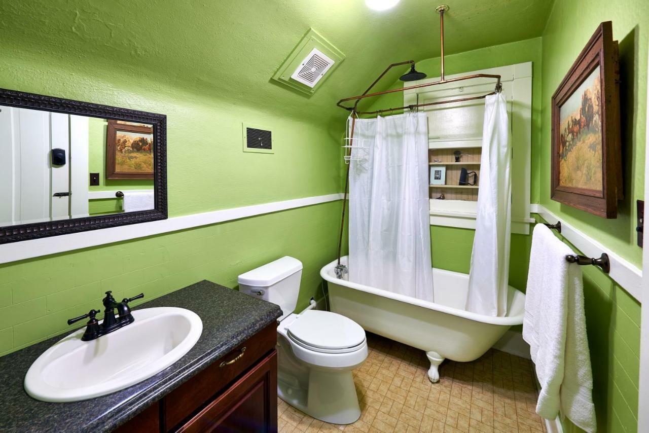 Avenue Hotel Bed And Breakfast Маниту Спрингс Екстериор снимка