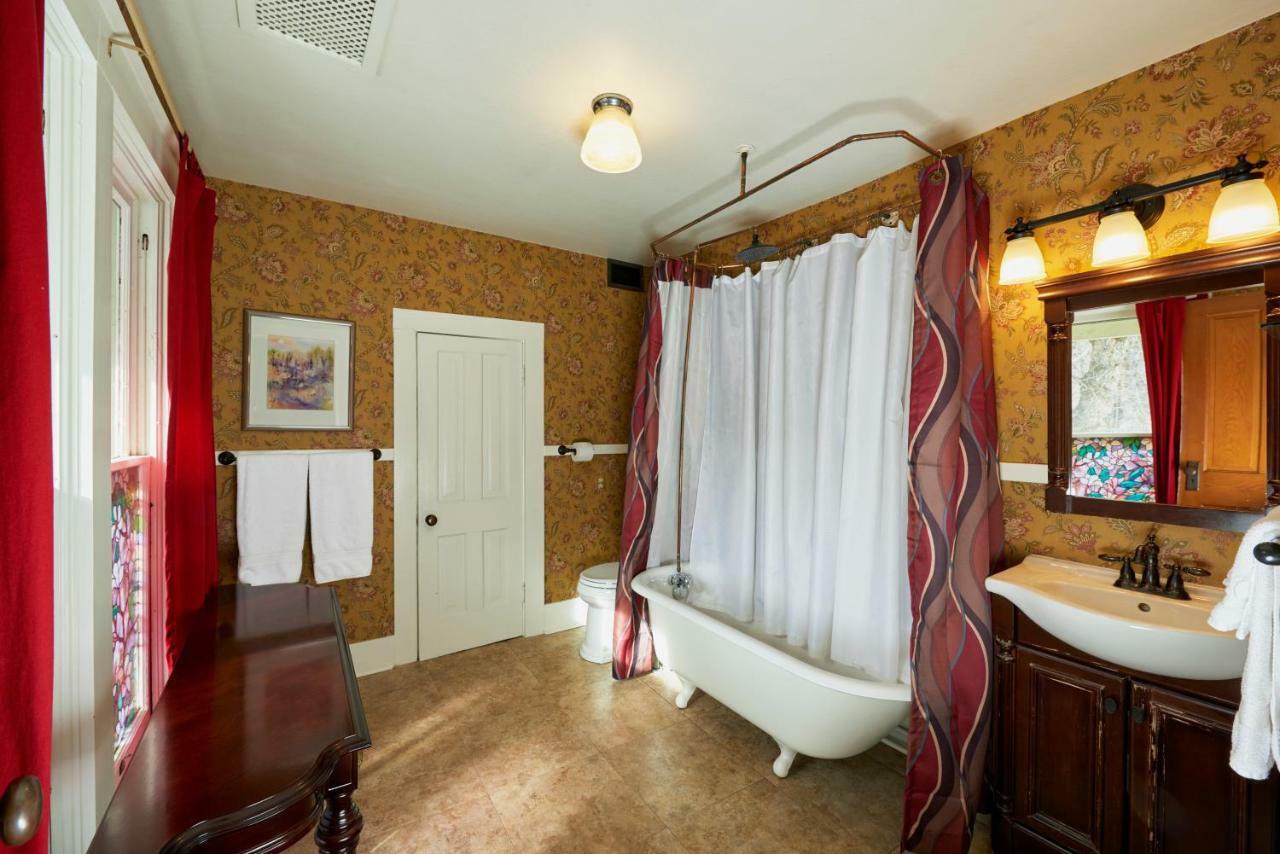 Avenue Hotel Bed And Breakfast Маниту Спрингс Екстериор снимка